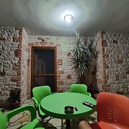 Redstone Apartment Ksamil